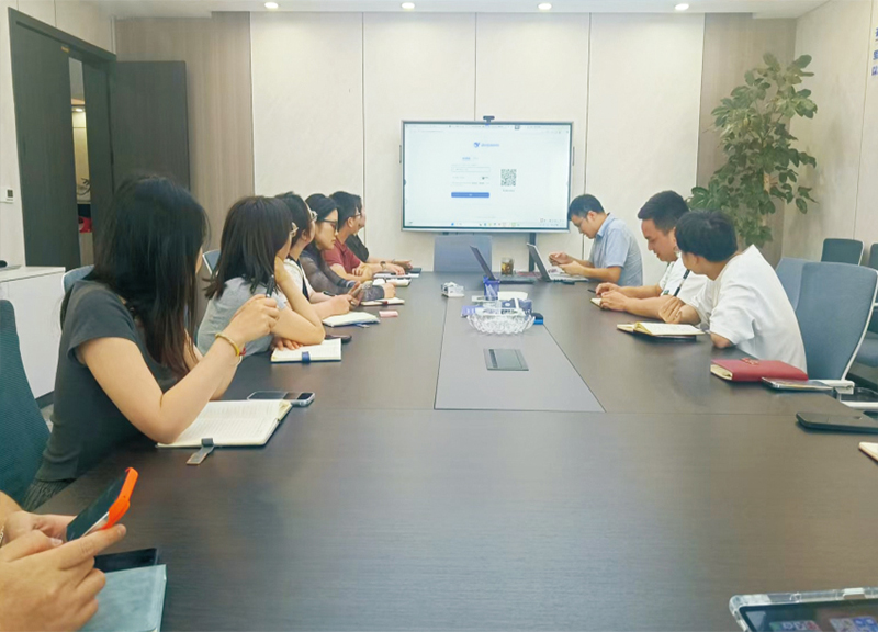 邀请专家进行AI使用培训