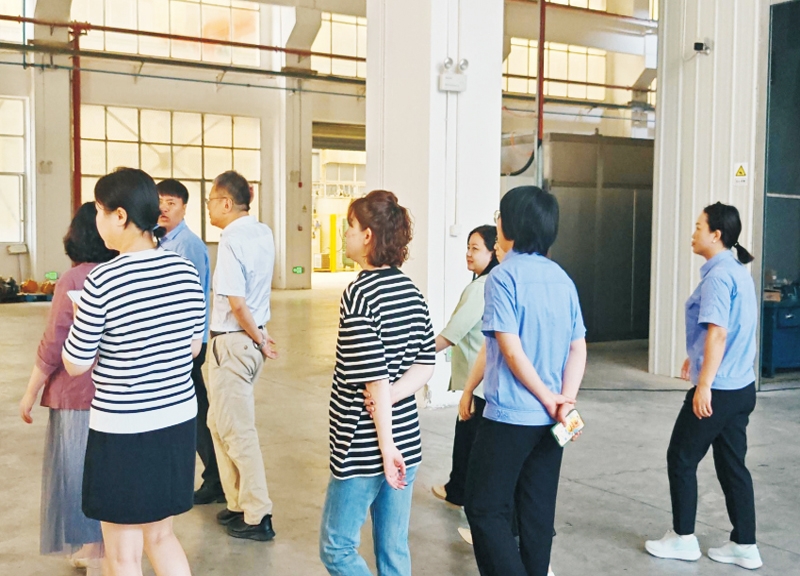 协助联德液压专家现场检查